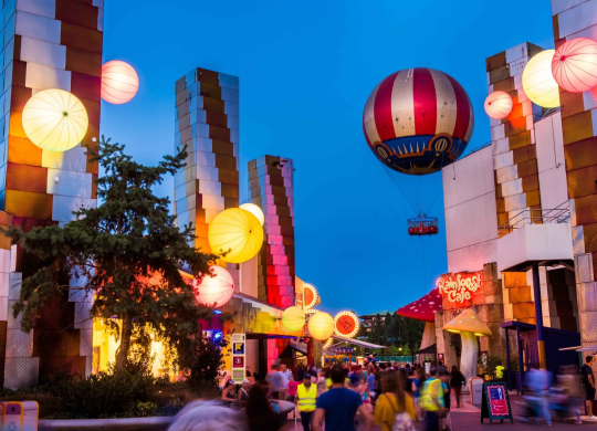 Bezoek Disney Village