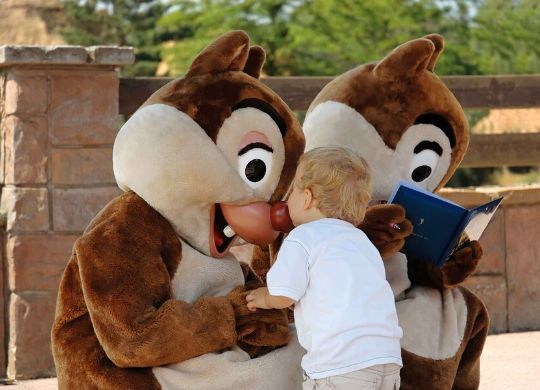 magische ontmoeting met knabbel en babbel disneyland parijs