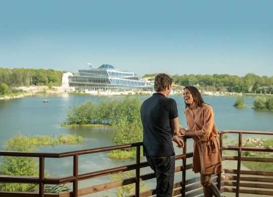 Uitzicht over het meer bij Village Nature